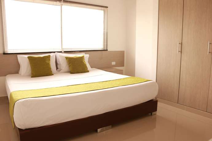 Imagen de la habitación del Hotel Apartasuites La Flora. Foto 6