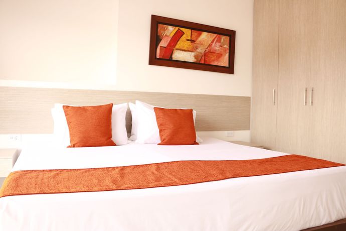 Imagen de la habitación del Hotel Apartasuites La Flora. Foto 9