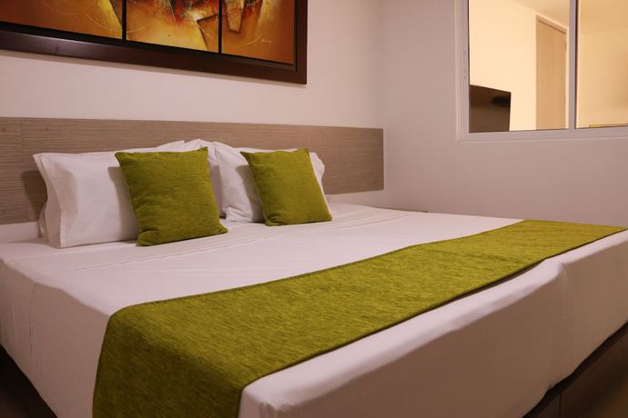 Imagen de la habitación del Hotel Apartasuites La Flora. Foto 10
