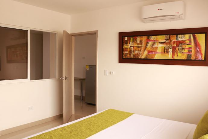 Imagen de la habitación del Hotel Apartasuites La Flora. Foto 11