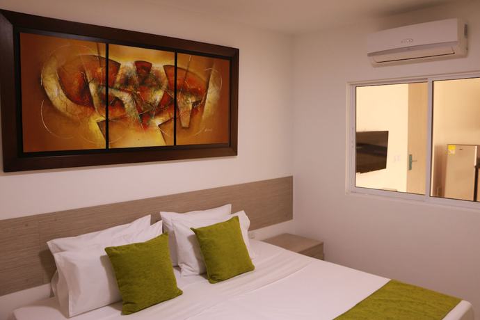Imagen de la habitación del Hotel Apartasuites La Flora. Foto 17