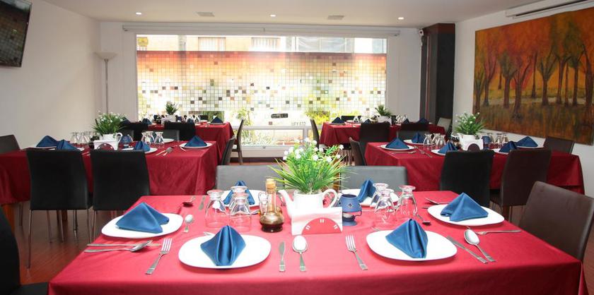 Imagen del bar/restaurante del Hotel Aparta-suites Mirador Del Recuerdo. Foto 3
