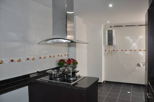 Imagen de la habitación del Hotel Apartasuites Plaza Modelia. Foto 3