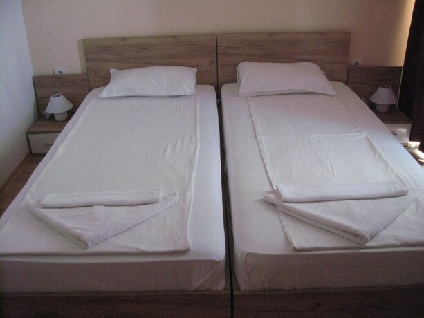 Imagen de la habitación del Hotel Apartcomplex Chateau Aheloy. Foto 12