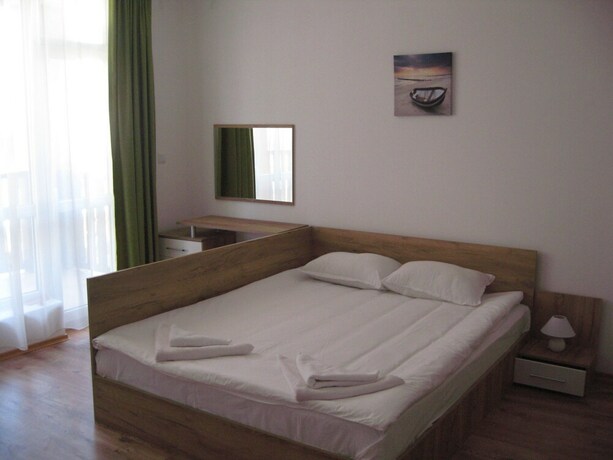 Imagen de la habitación del Hotel Apartcomplex Chateau Aheloy. Foto 17