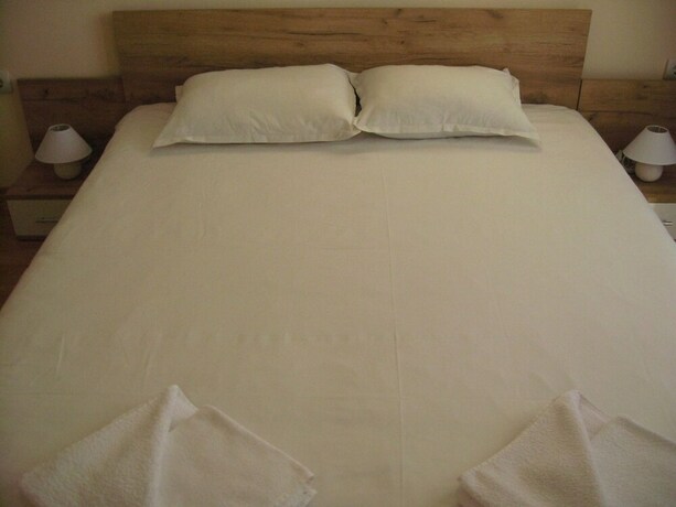 Imagen de la habitación del Hotel Apartcomplex Chateau Aheloy. Foto 20