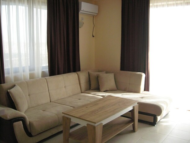 Imagen de la habitación del Hotel Apartcomplex Chateau Aheloy. Foto 23