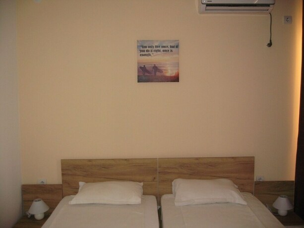 Imagen de la habitación del Hotel Apartcomplex Chateau Aheloy. Foto 26