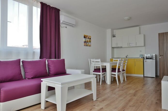 Imagen de la habitación del Hotel Apartcomplex Chateau Aheloy. Foto 27