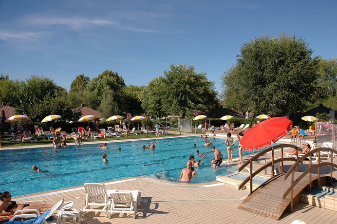 Imagen de la piscina del Hotel Aparthotel Albatros. Foto 15