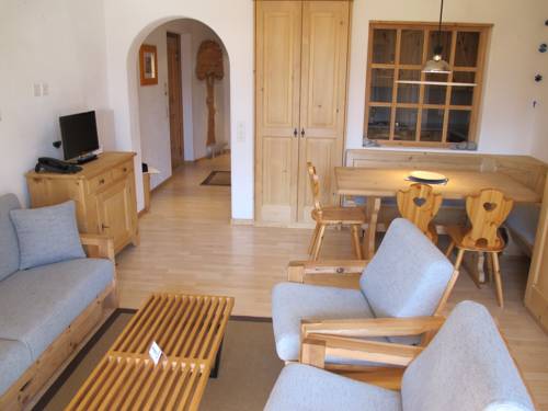 Imagen de la habitación del Hotel Aparthotel Chesa Bellaval. Foto 3