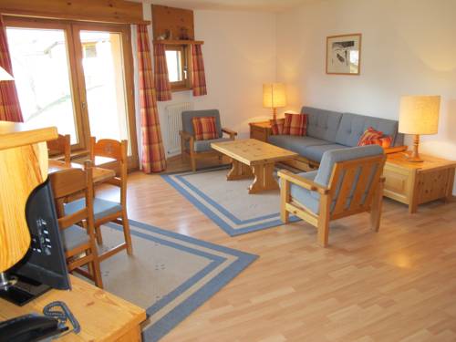 Imagen de la habitación del Hotel Aparthotel Chesa Bellaval. Foto 7