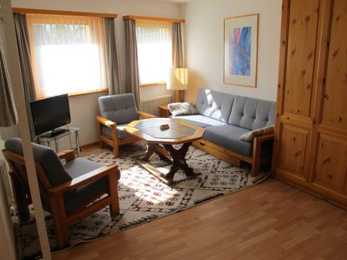 Imagen de la habitación del Hotel Aparthotel Chesa Bellaval. Foto 8