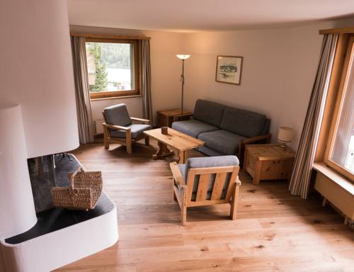 Imagen de la habitación del Hotel Aparthotel Chesa Bellaval. Foto 9