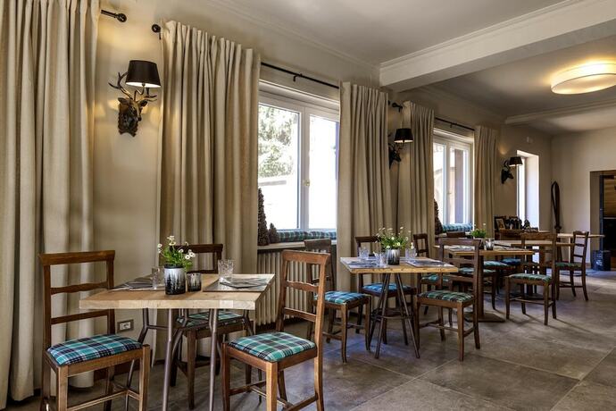 Imagen del bar/restaurante del Hotel Aparthotel Claviere. Foto 9
