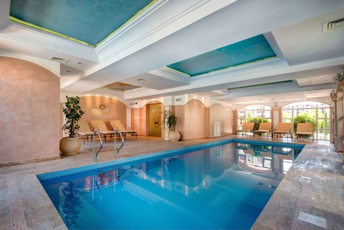 Imagen de la piscina del Hotel Apart-hotel Dawn Park. Foto 16