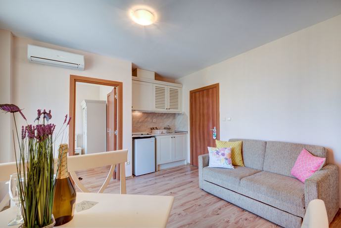 Imagen de los interiores del Hotel Apart-hotel Dawn Park. Foto 12