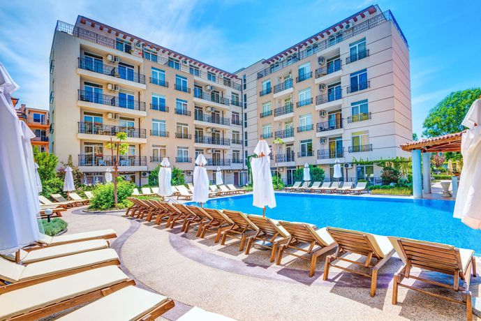 Imagen de la piscina del Hotel Apart-hotel Dawn Park. Foto 17