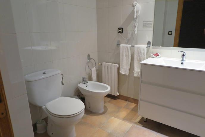 Imagen de la habitación del Hotel Aparthotel El Serch. Foto 5