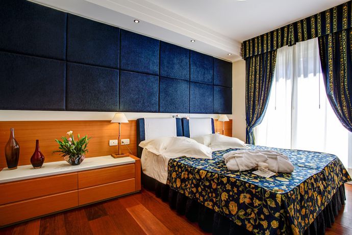 Imagen general del Hotel Aparthotel England. Foto 1