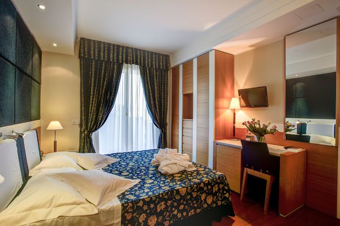 Imagen de la habitación del Hotel Aparthotel England. Foto 4