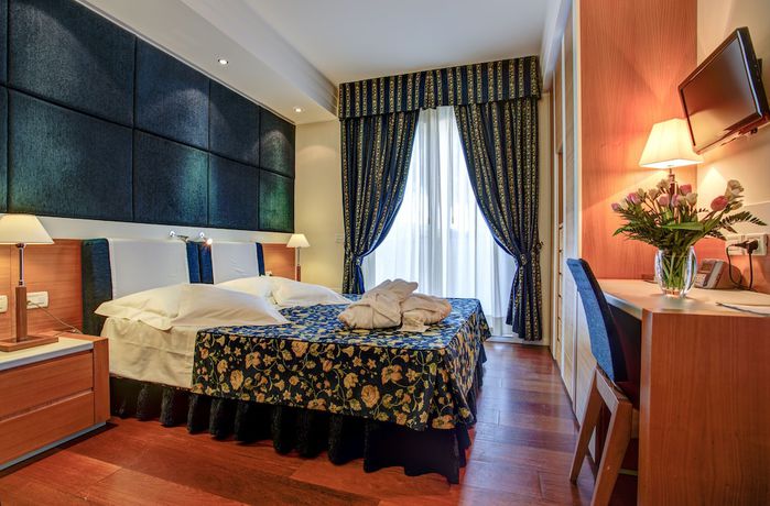 Imagen de la habitación del Hotel Aparthotel England. Foto 5