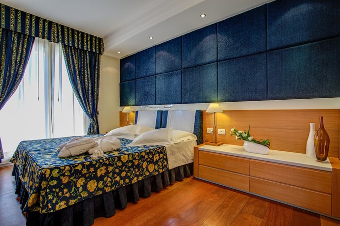 Imagen de la habitación del Hotel Aparthotel England. Foto 7
