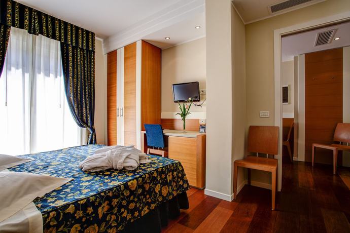 Imagen de la habitación del Hotel Aparthotel England. Foto 8