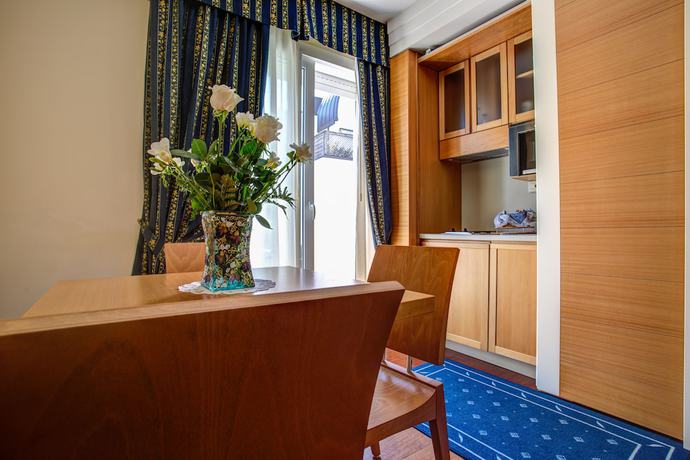Imagen de la habitación del Hotel Aparthotel England. Foto 11