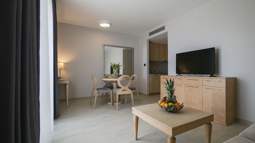 Imagen de la habitación del Hotel Aparthotel Flora, Paklina. Foto 2