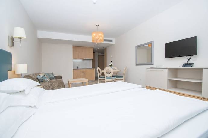 Imagen de la habitación del Hotel Aparthotel Flora, Paklina. Foto 9