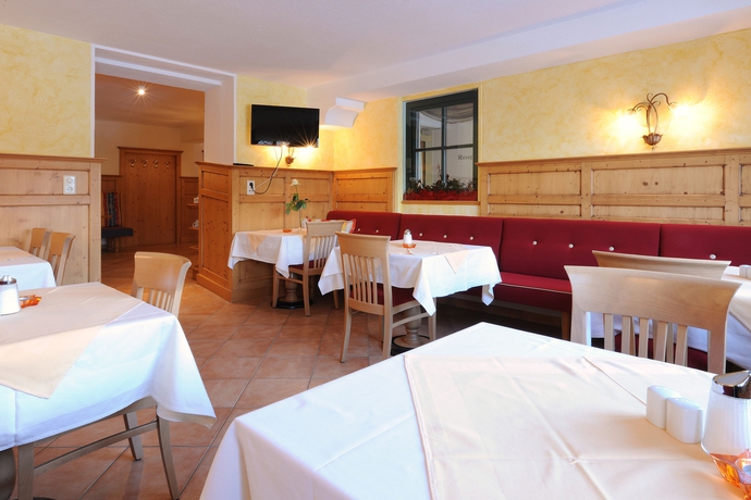 Imagen del bar/restaurante del Hotel Aparthotel Kristall. Foto 2