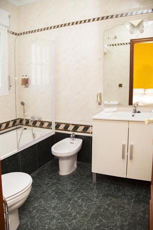 Imagen de la habitación del Hotel Aparthotel La Palmera. Foto 8