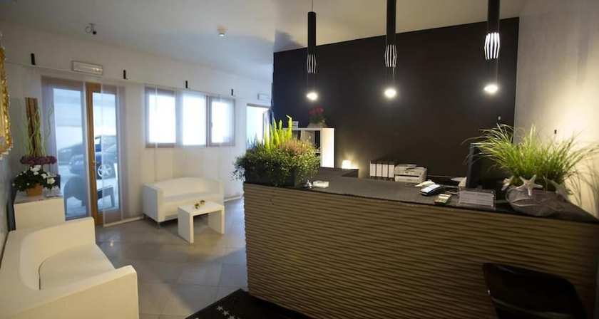 Imagen de los interiores del Hotel Aparthotel Lacroma. Foto 18