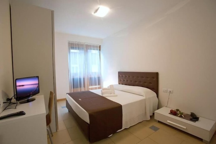 Imagen de la habitación del Hotel Aparthotel Lacroma. Foto 7