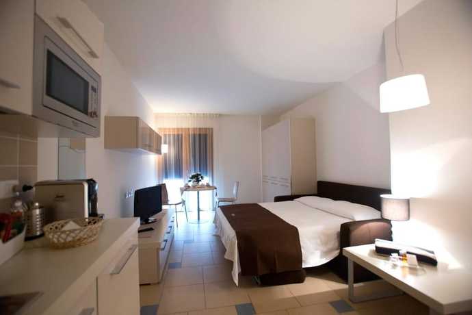 Imagen de la habitación del Hotel Aparthotel Lacroma. Foto 11