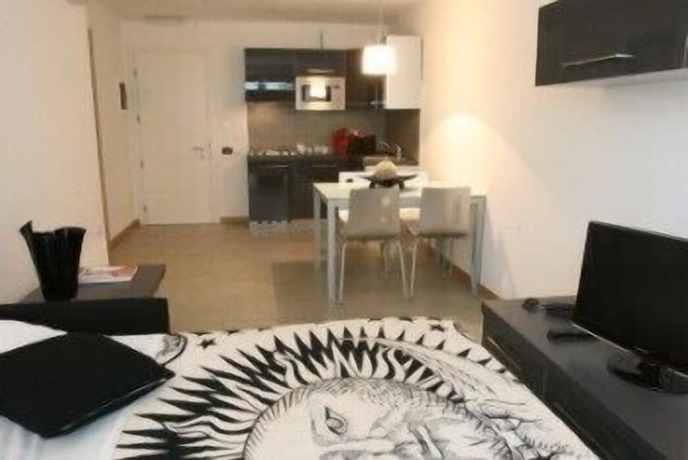 Imagen de la habitación del Hotel Aparthotel Lacroma. Foto 13
