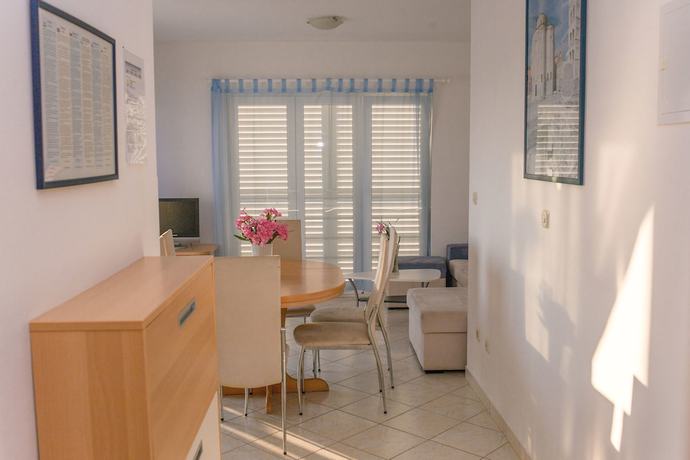 Imagen de la habitación del Hotel Aparthotel Marina Gromela. Foto 12