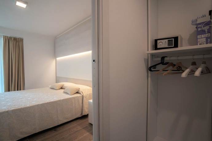 Imagen de la habitación del Hotel Aparthotel Miramare. Foto 4