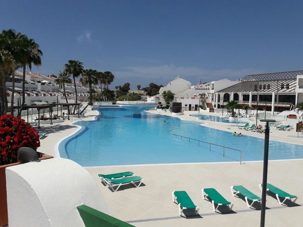 Imagen de la piscina del Hotel Aparthotel Parque Don Jose. Foto 17