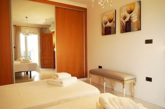 Imagen de la habitación del Hotel Aparthotel Parques Casablanca. Foto 8