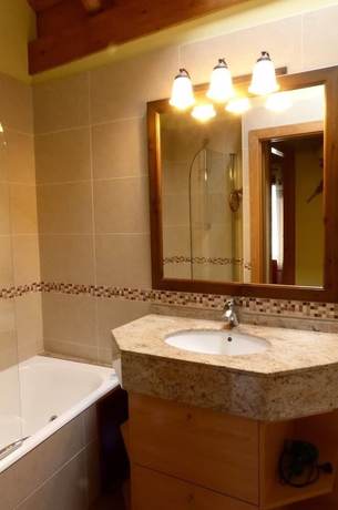 Imagen de la habitación del Hotel Aparthotel Spa Areu. Foto 7