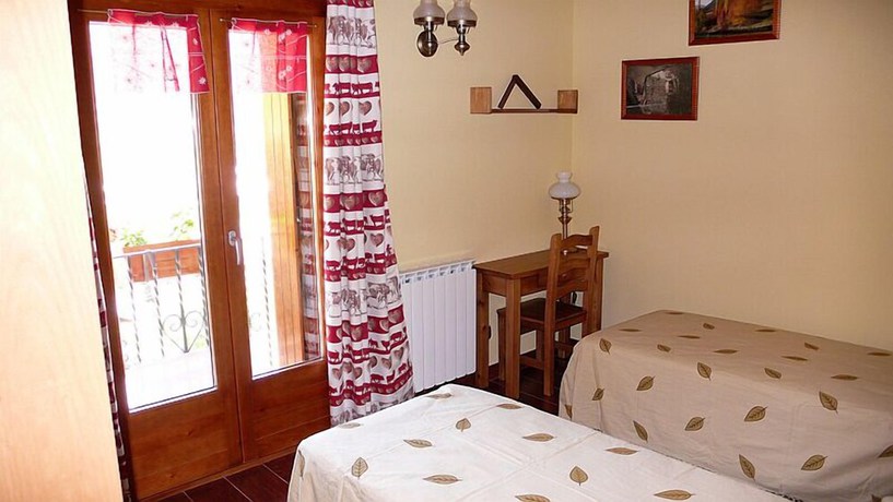 Imagen de la habitación del Hotel Aparthotel Spa Areu. Foto 15