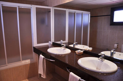 Imagen de la habitación del Hotel Aparthotel Tres Caminos. Foto 6