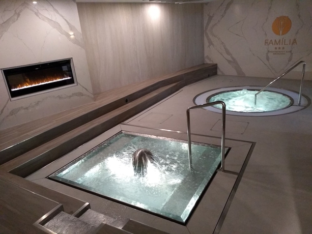 Imagen de la piscina del Hotel Apartm&aacute;nov&yacute; Dom Fam&iacute;lia Smokovec. Foto 17