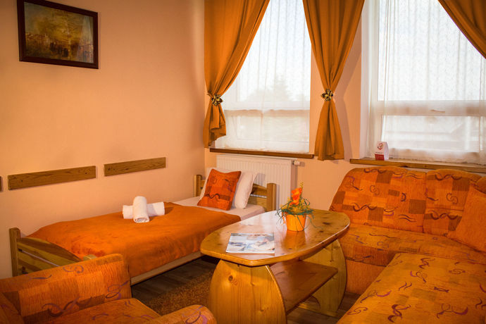 Imagen de la habitación del Hotel Apartm&aacute;ny Renomal. Foto 3