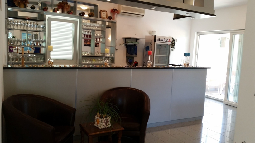 Imagen del bar/restaurante del Hotel Apartmani Anaandita. Foto 3