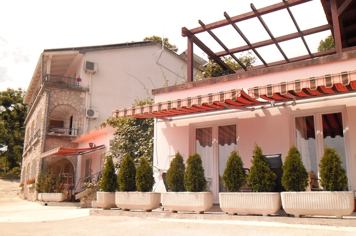 Imagen de los interiores del Hotel Apartmani Kestenovi Dvori. Foto 19