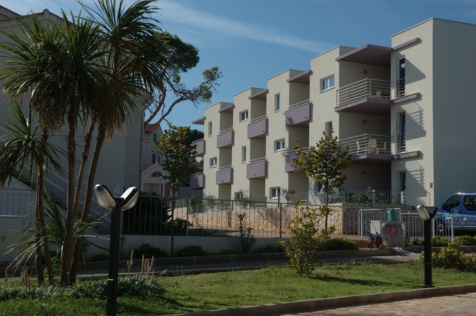 Imagen de los exteriores del Hotel Apartmani Marija. Foto 9