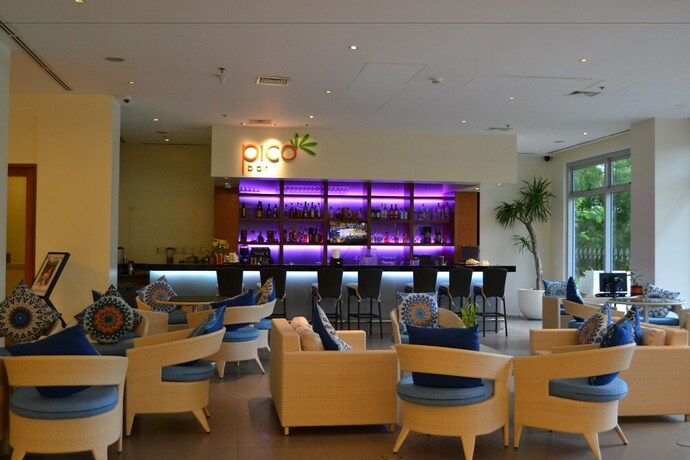 Imagen del bar/restaurante del Hotel Apartment Carola B 711 At Pico De Loro. Foto 27